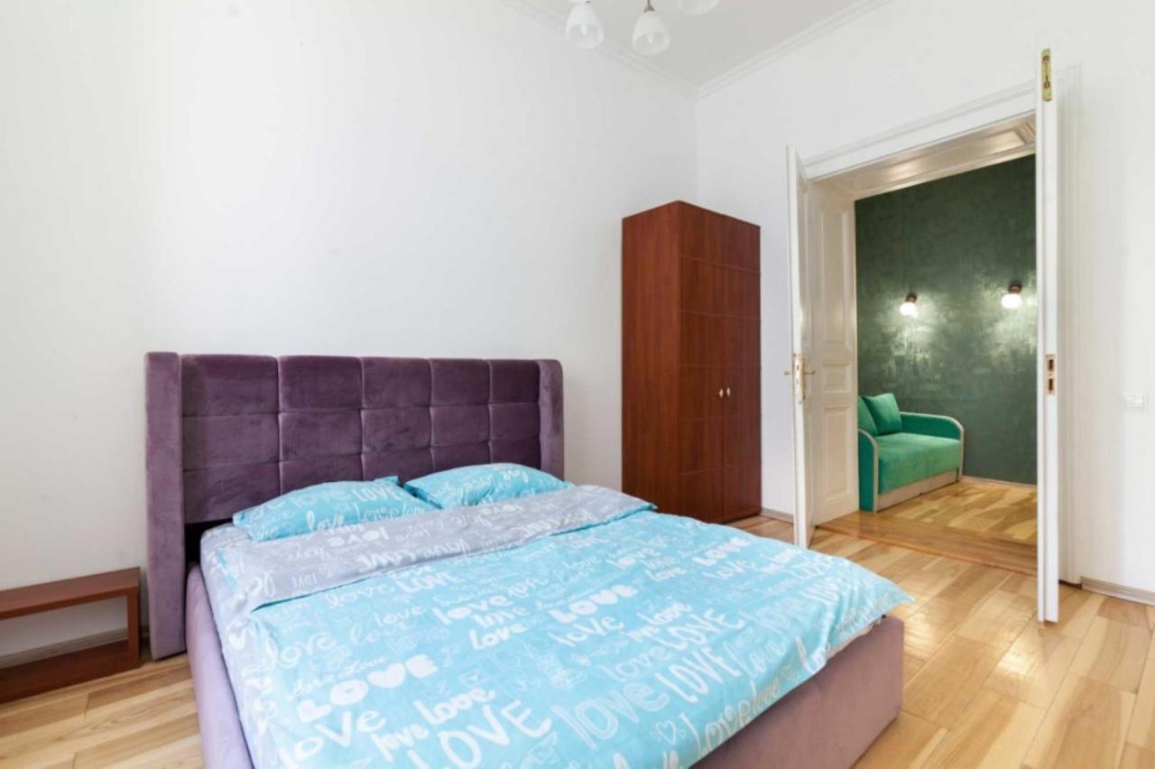 Три Кімнати Вулиця Грушевського 9 Центр Міста Львів Apartment Exterior photo